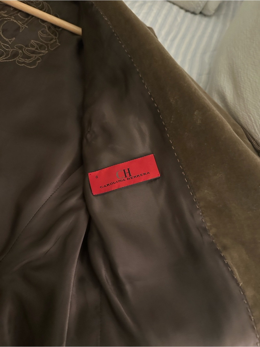 Carolina Herrera Olive Suede Tailored Blazer - Picture 3 of 8